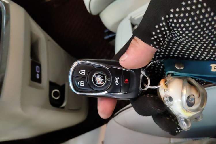 Used Buick GL8 2022 Land Business Class 652T Luxury Model Vehicle Key