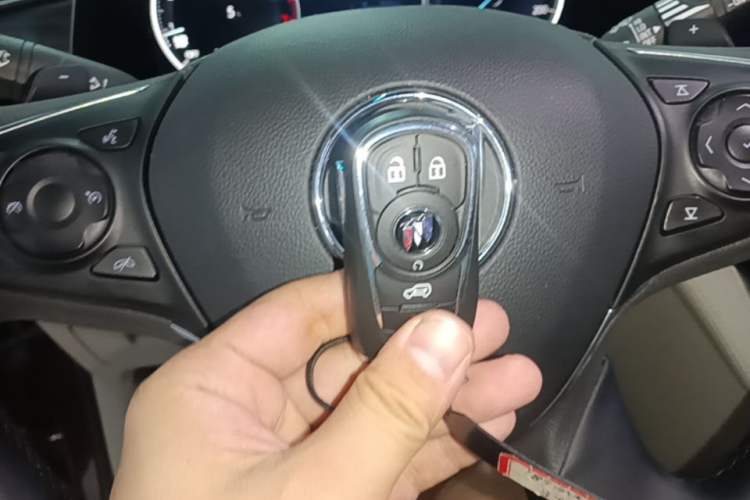Used Buick GL8 2022 ES Landtrek 653T Comfort Edition Vehicle Key