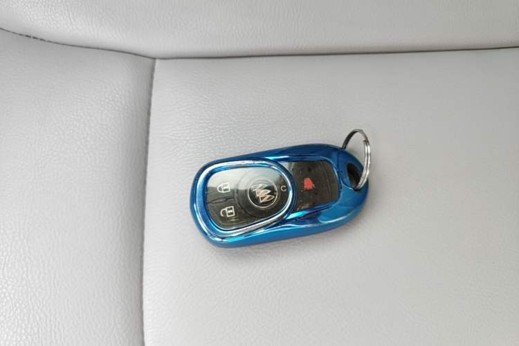 Used Buick GL8 2022 Land Cruiser Executive Class 652T Comfort Model Vehicle Key