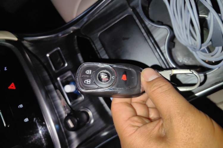Used Buick GL8 2022 Land Cruiser Executive Class 652T Comfort Model Vehicle Key