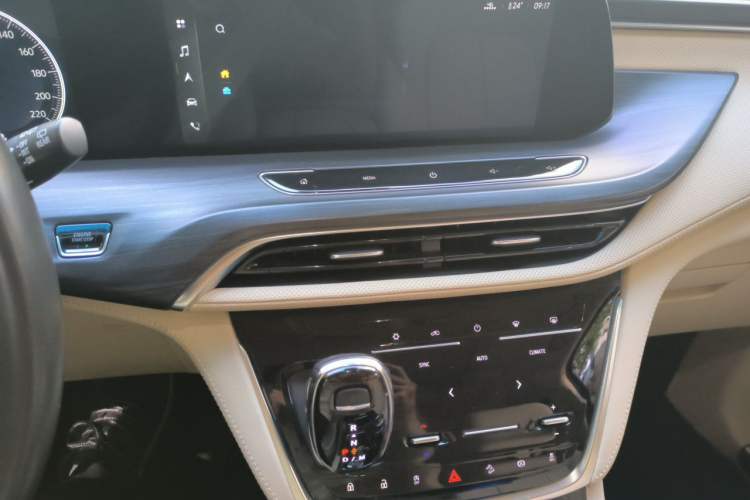 Used Buick GL8 2022 ES Landtrek 653T Luxury Edition Audio And AC Panel
