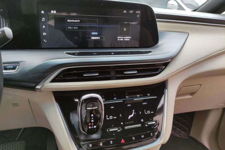 Used Buick GL8 2022 ES Landtrek 653T Luxury Edition Audio And AC Panel