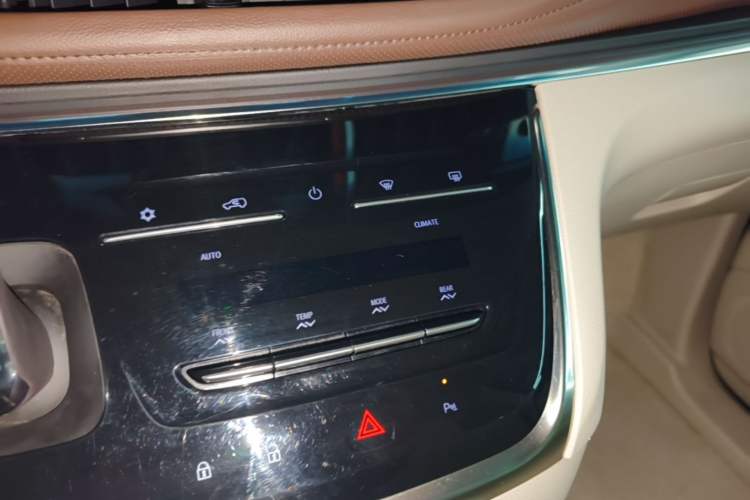 Used Buick GL8 2022 Land Business Class 652T Luxury Model Audio And AC Panel