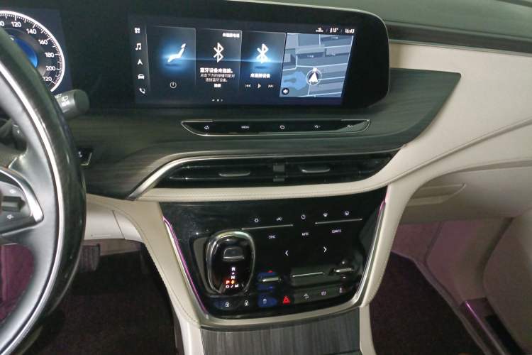 Used Buick GL8 2022 ES Landtrek 653T Comfort Edition Audio And AC Panel