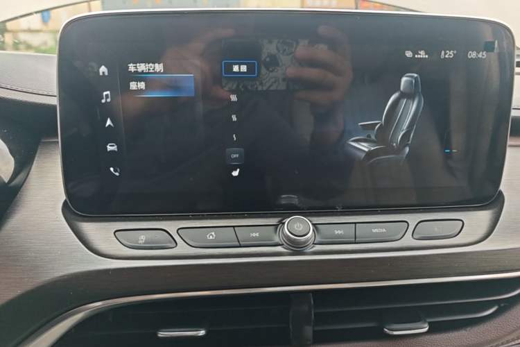Used Buick GL8 2022 Land Executive Class 652T Prestige Model Audio And AC Panel