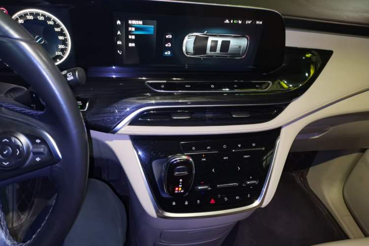 Used Buick GL8 2022 ES Landtrek 653T Luxury Edition Audio And AC Panel
