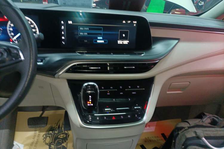 Used Buick GL8 2022 ES Landtrek 653T Comfort Edition Audio And AC Panel