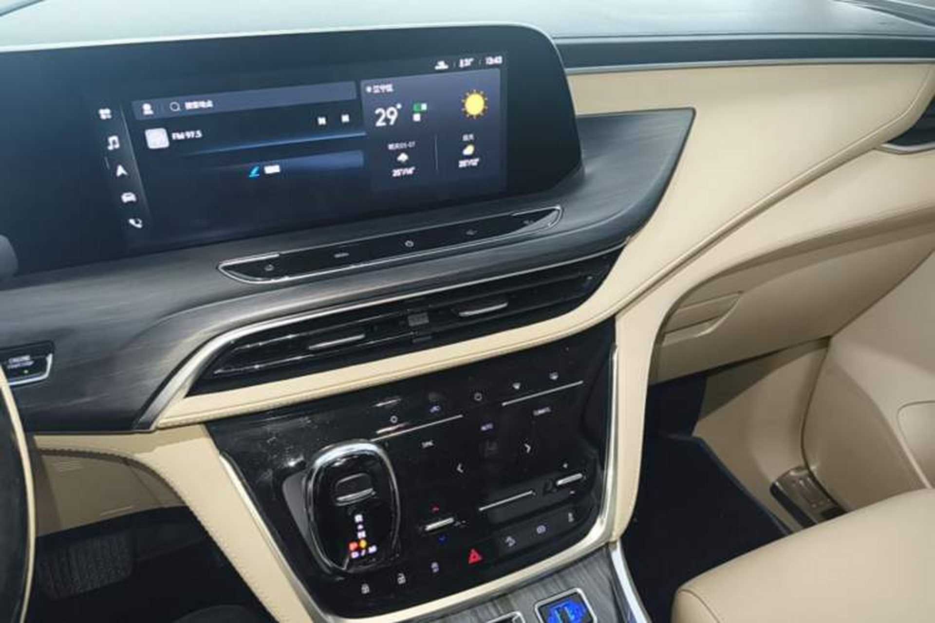 Used Buick GL8 2022 ES Landtrek 653T Luxury Edition Audio And AC Panel