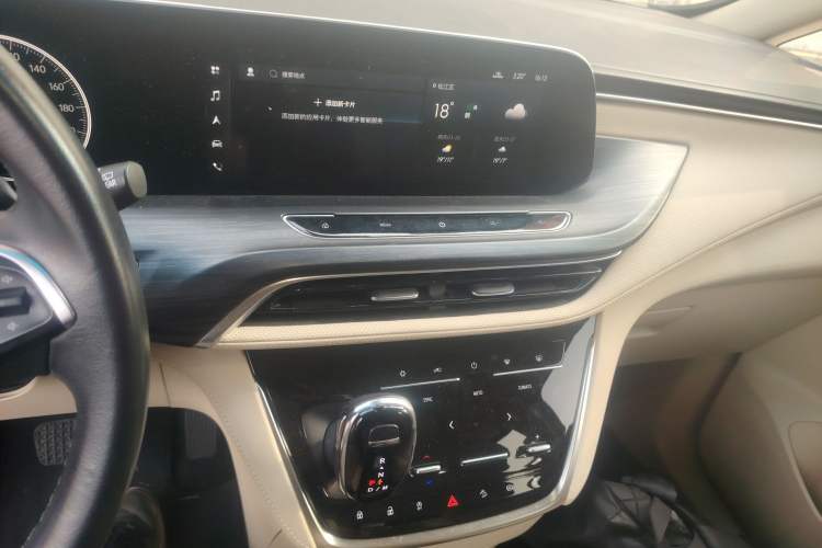 Used Buick GL8 2022 ES Landtrek 653T Luxury Edition Audio And AC Panel