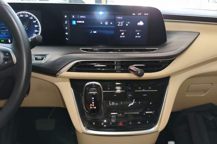Used Buick GL8 2022 ES Landtrek 653T Luxury Edition Audio And AC Panel