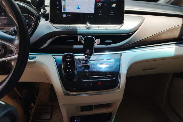 Used Buick GL8 2022 Land Business Class 652T Luxury Model Audio And AC Panel