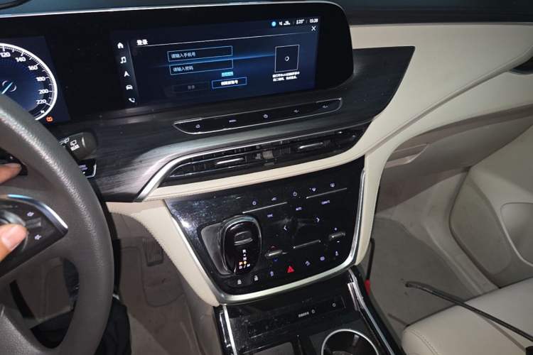 Used Buick GL8 2022 ES Landtrek 653T Comfort Edition Audio And AC Panel
