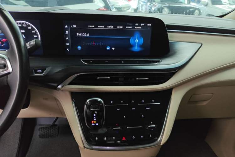 Used Buick GL8 2022 ES Landtrek 653T Luxury Edition Audio And AC Panel