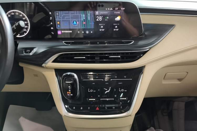 Used Buick GL8 2022 ES Land Cruiser 653T Luxury Model Audio And AC Panel