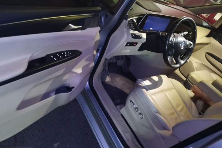 Used Buick GL8 2022 ES Landtrek 653T Luxury Edition Driver Seat