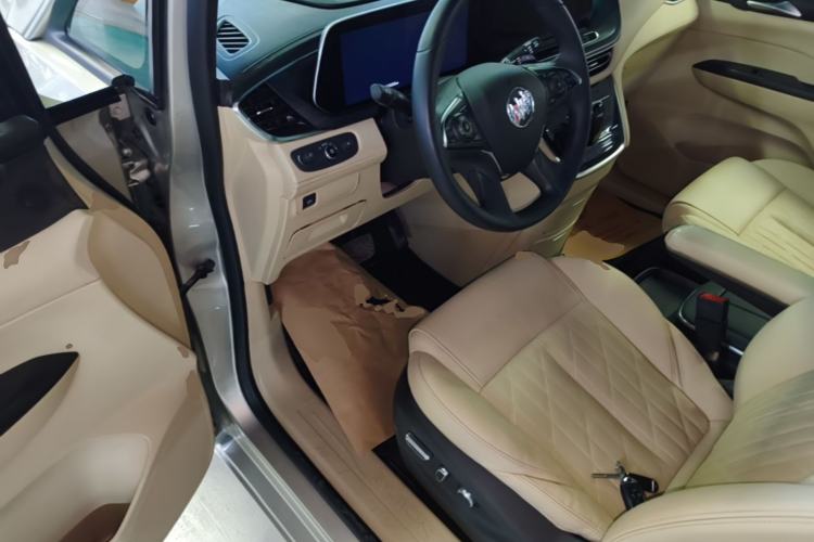 Used Buick GL8 2022 ES Land Cruiser 653T Luxury Model Driver Seat