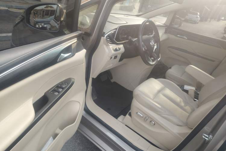 Used Buick GL8 2022 ES Landtrek 653T Luxury Edition Driver Seat