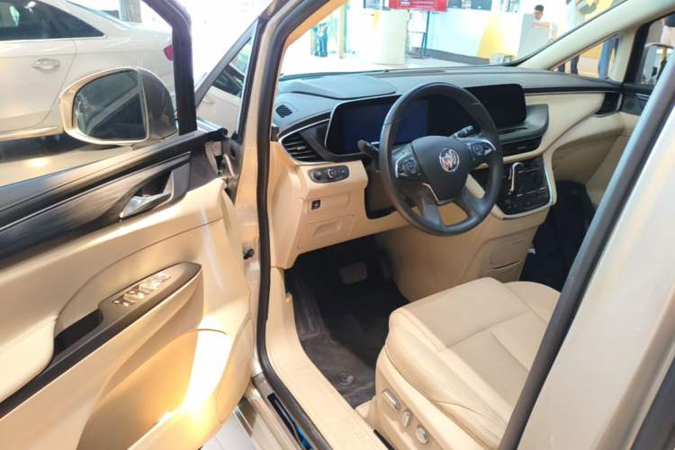 Used Buick GL8 2022 ES Landtrek 653T Luxury Edition Driver Seat