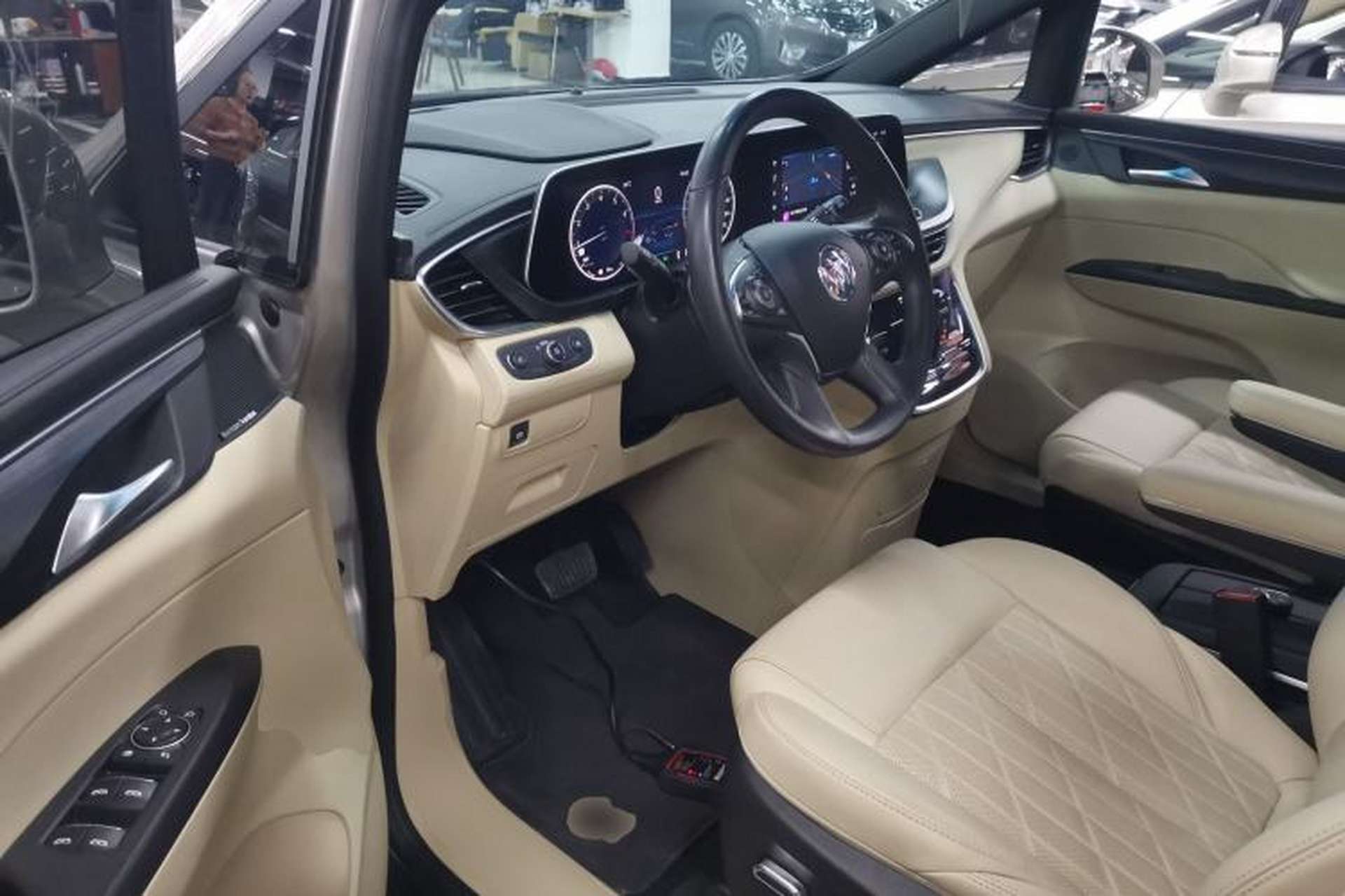 Used Buick GL8 2022 ES Land Cruiser 653T Luxury Model Driver Seat