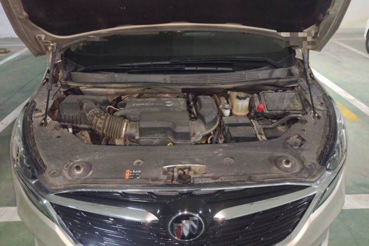 Used Buick GL8 2022 ES Landtrek 653T Flagship Model Engine Bay