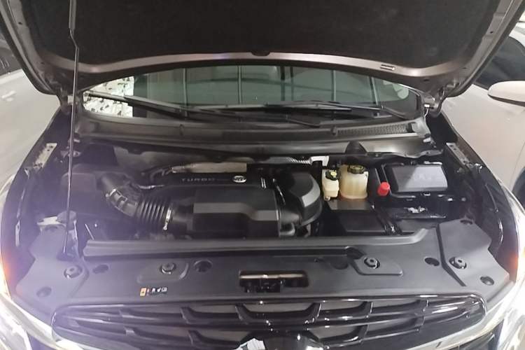 Used Buick GL8 2022 Land Business Class 652T Luxury Model Engine Bay