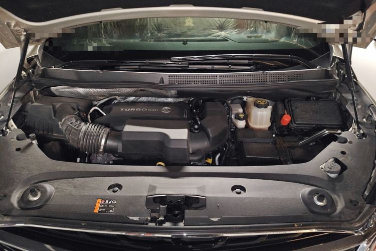 Used Buick GL8 2022 ES Land Cruiser 653T Luxury Model Engine Bay