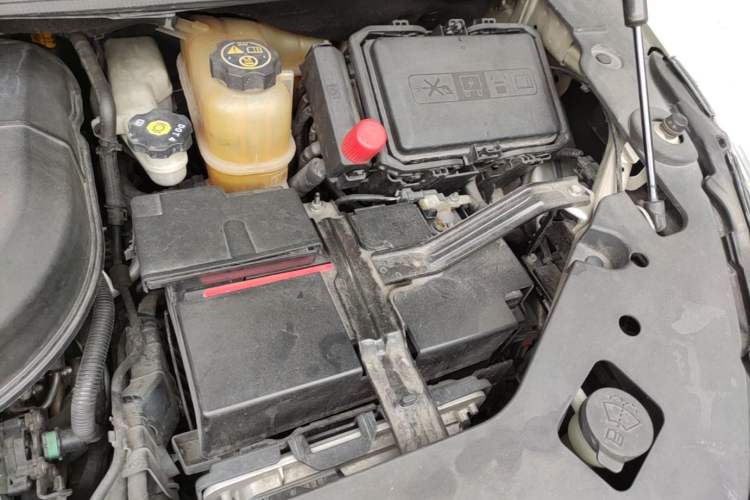Used Buick GL8 2022 ES Landtrek 653T Luxury Edition Engine Bay Left