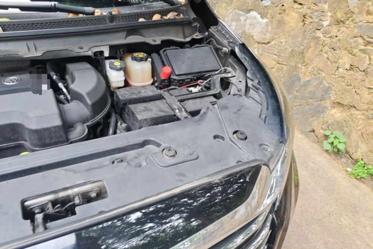Used Buick GL8 2022 Land Business Class 652T Luxury Model Engine Bay Left