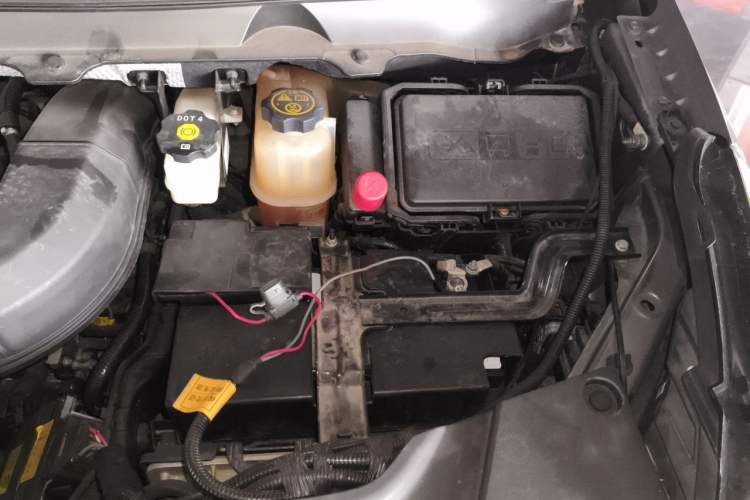 Used Buick GL8 2022 Land Business Class 652T Luxury Model Engine Bay Left