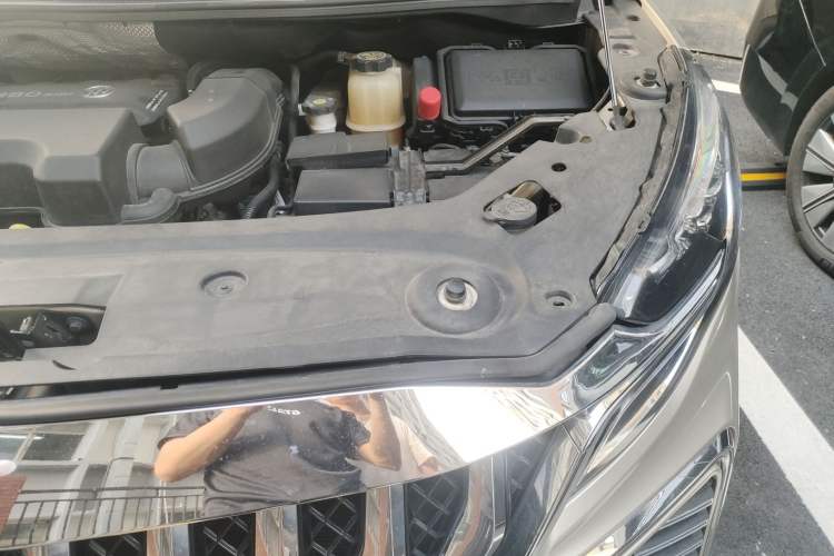 Used Buick GL8 2022 ES Landtrek 653T Comfort Edition Engine Bay Left