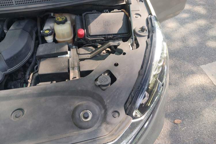 Used Buick GL8 2022 ES Landtrek 653T Comfort Edition Engine Bay Left