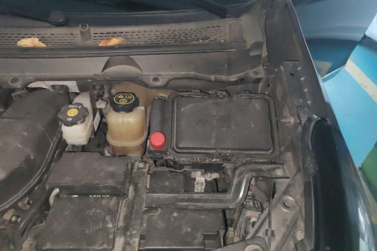 Used Buick GL8 2022 Land Business Class 652T Luxury Model Engine Bay Left