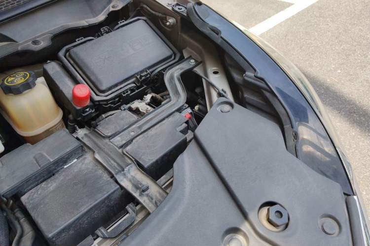 Used Buick GL8 2022 Land Business Class 652T Luxury Model Engine Bay Left