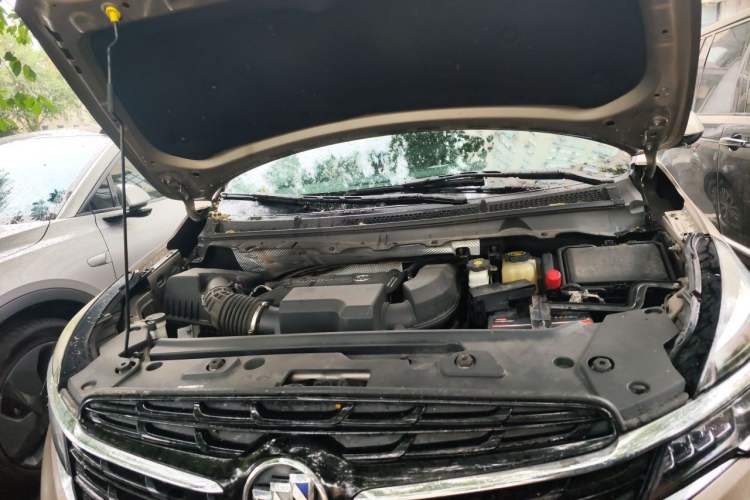 Used Buick GL8 2022 Land Cruiser Executive Class 652T Comfort Model Engine Bay