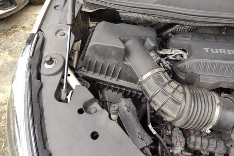Used Buick GL8 2022 ES Landtrek 653T Luxury Edition Engine Bay Right