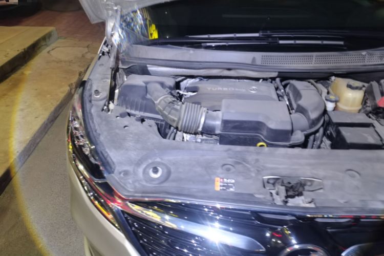 Used Buick GL8 2022 ES Landtrek 653T Luxury Edition Engine Bay Right