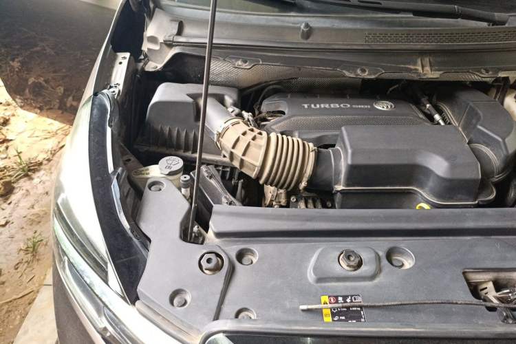 Used Buick GL8 2022 Land Cruiser Executive Class 652T Comfort Model Engine Bay Right