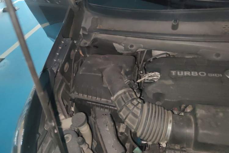 Used Buick GL8 2022 Land Business Class 652T Luxury Model Engine Bay Right