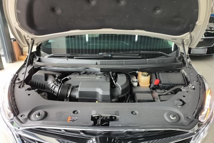 Used Buick GL8 2022 ES Land Cruiser 653T Luxury Model Engine Bay
