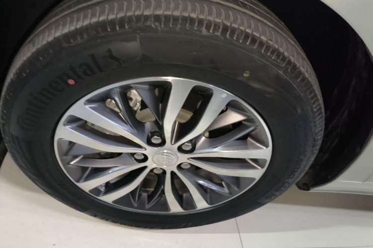 Used Buick GL8 2022 ES Landtrek 653T Comfort Edition Exterior 1