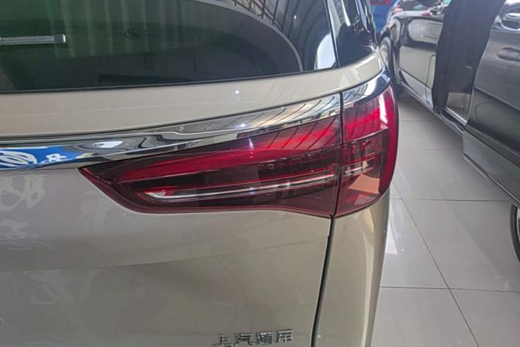Used Buick GL8 2022 ES Landtrek 653T Comfort Edition Exterior 3