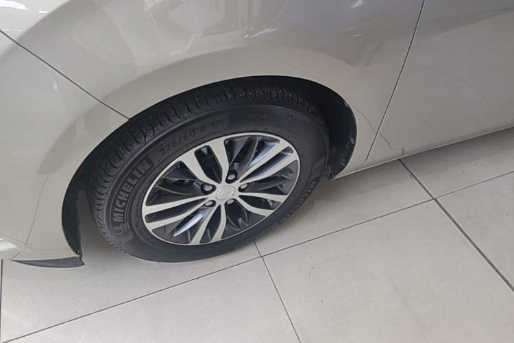 Used Buick GL8 2022 ES Landtrek 653T Comfort Edition Exterior 4