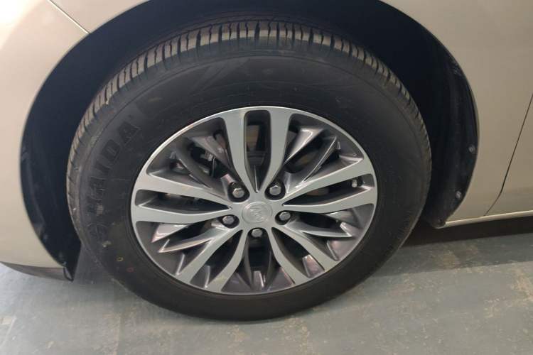 Used Buick GL8 2022 ES Landtrek 653T Comfort Edition Exterior 7