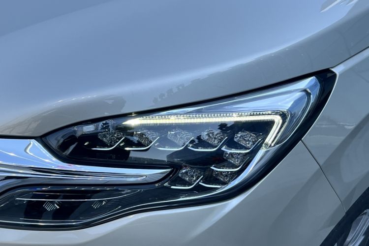 Used Buick GL8 2022 ES Landtrek 653T Comfort Edition Exterior 8