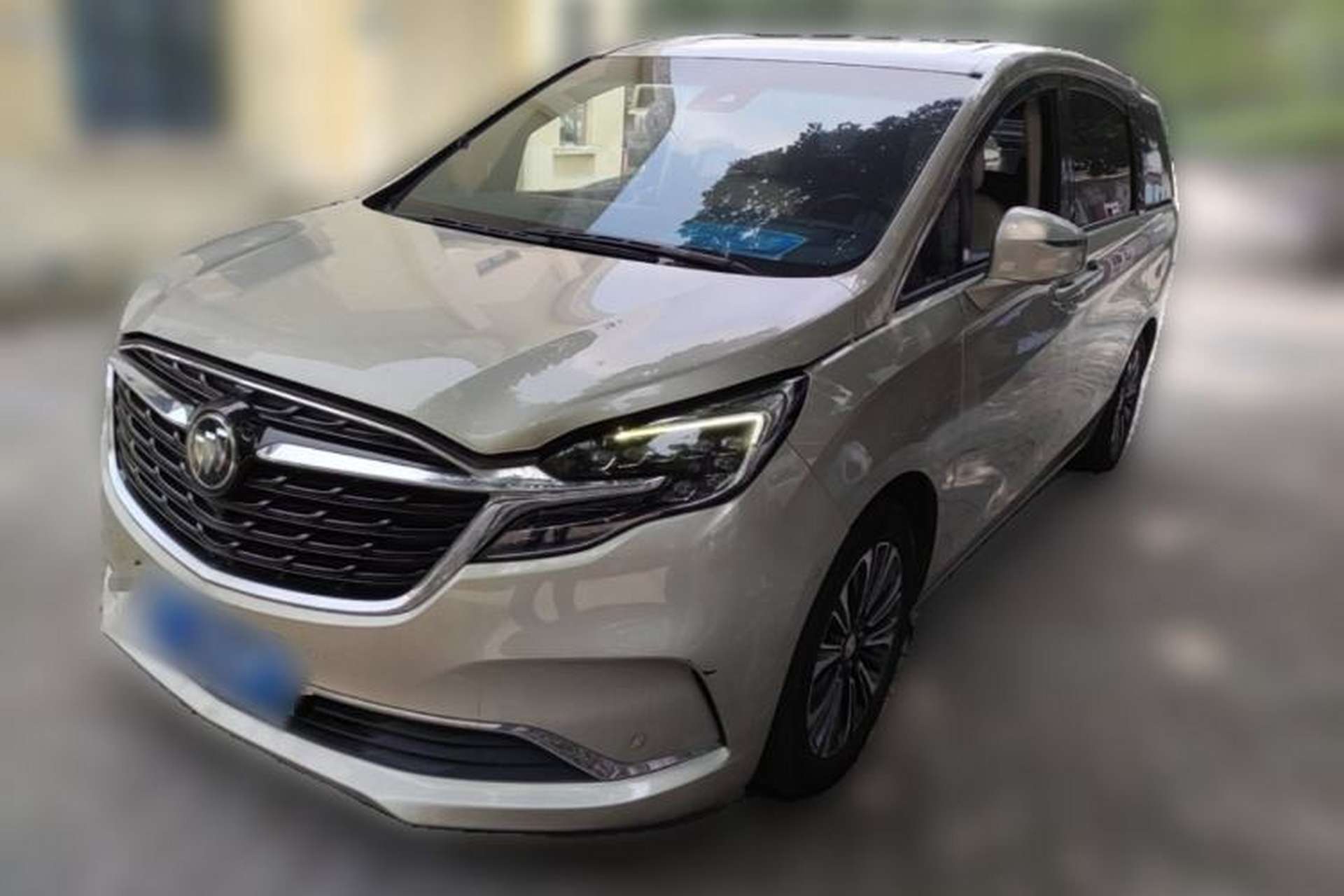 Used Buick GL8 2022 ES Landtrek 653T Luxury Edition Front Left 45 Deg
