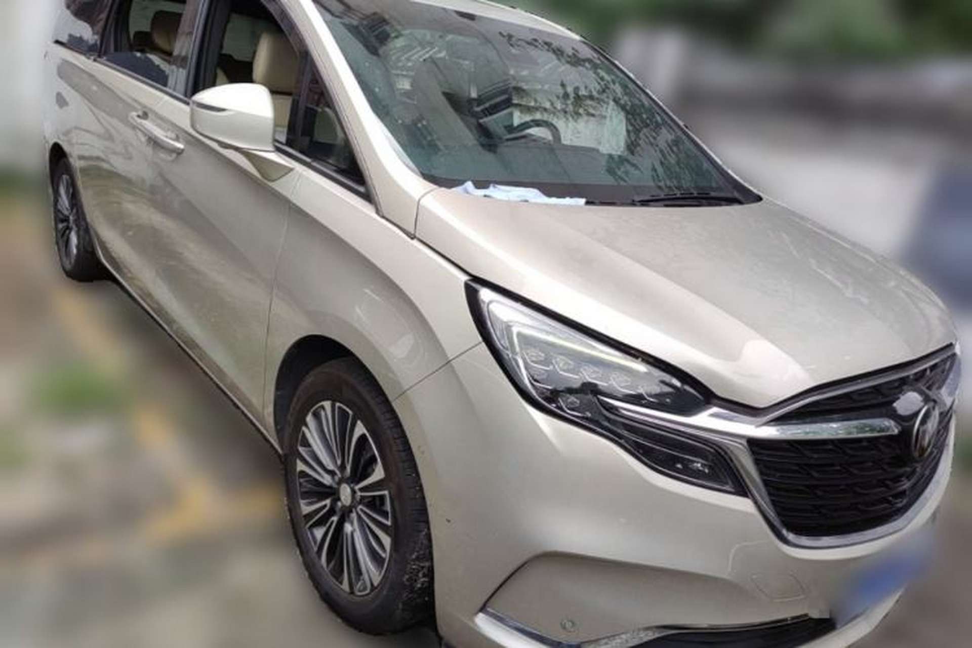 Used Buick GL8 2022 ES Landtrek 653T Luxury Edition Front Right 45 Deg