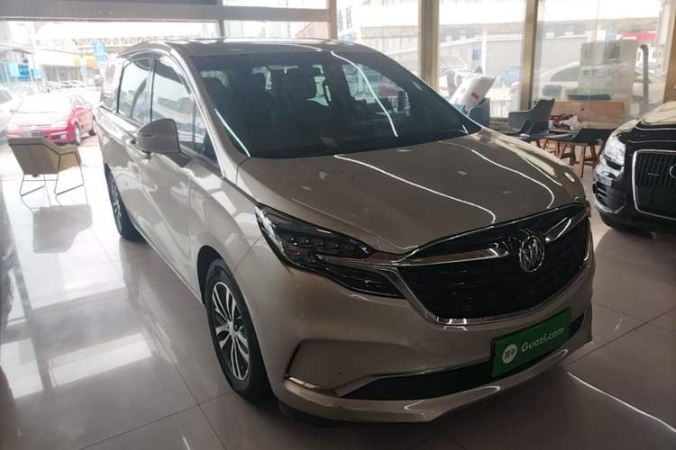 Used Buick GL8 2022 ES Landtrek 653T Comfort Edition Front Right 45 Deg