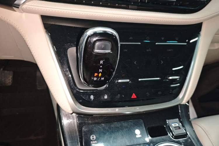 Used Buick GL8 2022 ES Landtrek 653T Comfort Edition Gear Lever