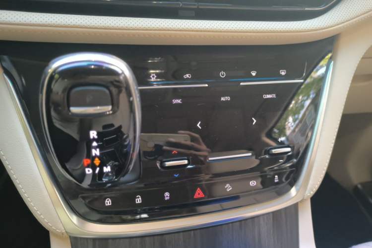 Used Buick GL8 2022 ES Landtrek 653T Luxury Edition Gear Lever
