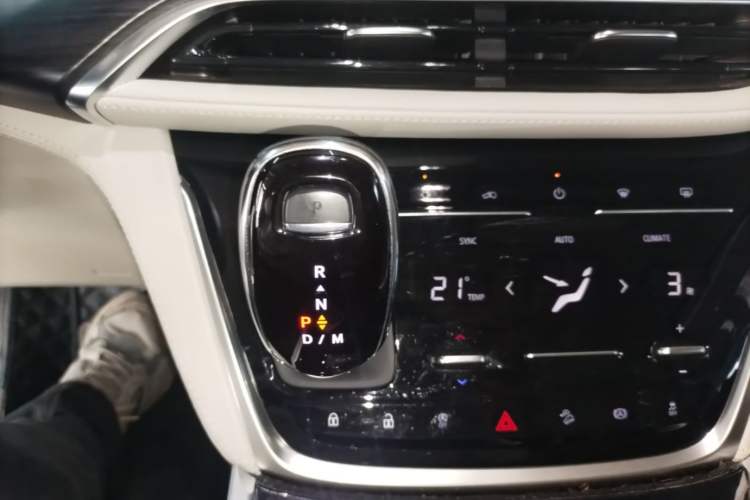 Used Buick GL8 2022 ES Landtrek 653T Comfort Edition Gear Lever